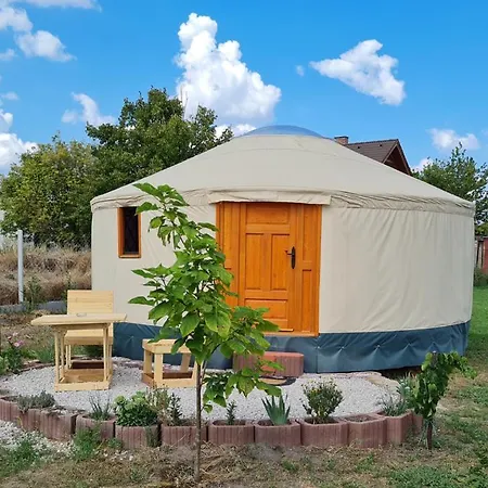 Jurtafarm - A Nomad Luxus *